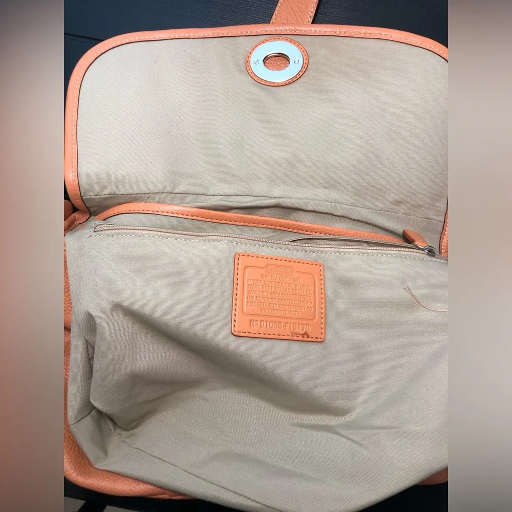 Coach Pebbled Leather Crossbody Shoulder Bag in Camel/Tan